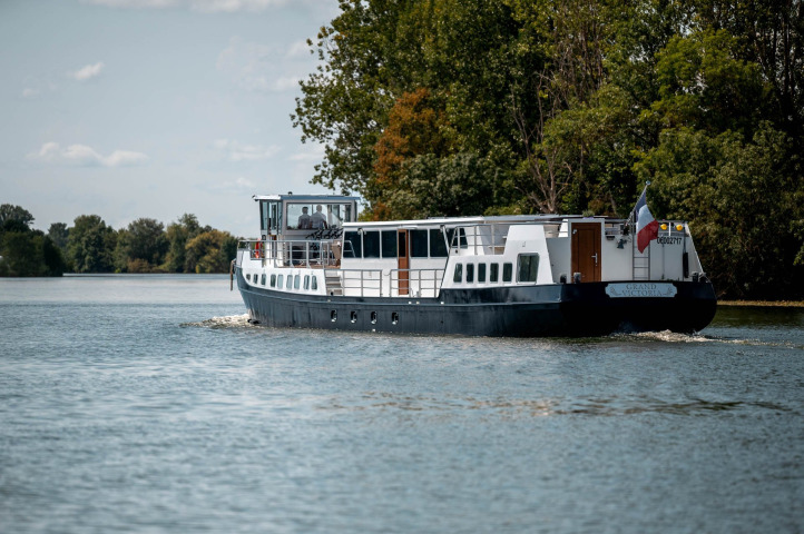 french-barge-canal-cruises.jpg