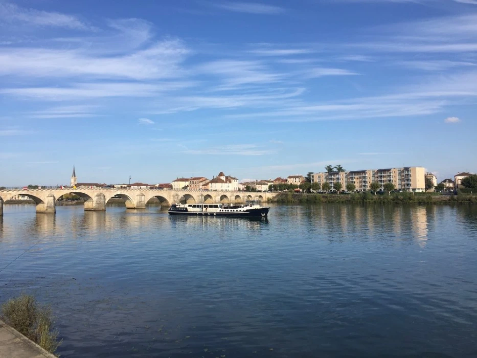 Grand Victoria cruising on the Saône near Mâcon